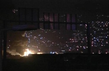 Vue nocturne de l'a&eacute;roport de Beyrouth en flamme